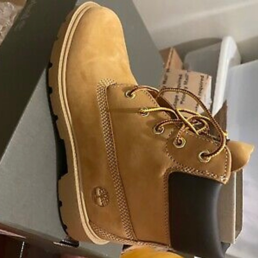NWT Waterproof Timberland boot Size 5 Boys/Juniors Wheat Nubuck Woman’s Size 7